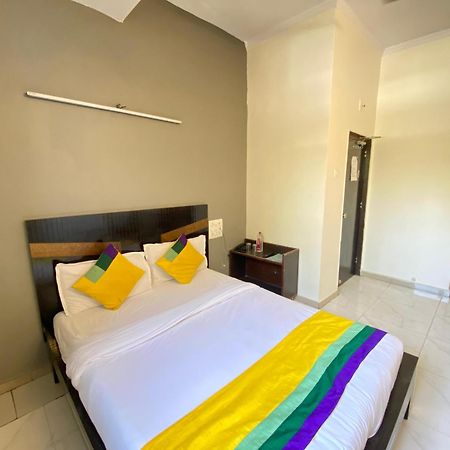 Hotel Aakash Navrangpura Ahmedabad Ngoại thất bức ảnh