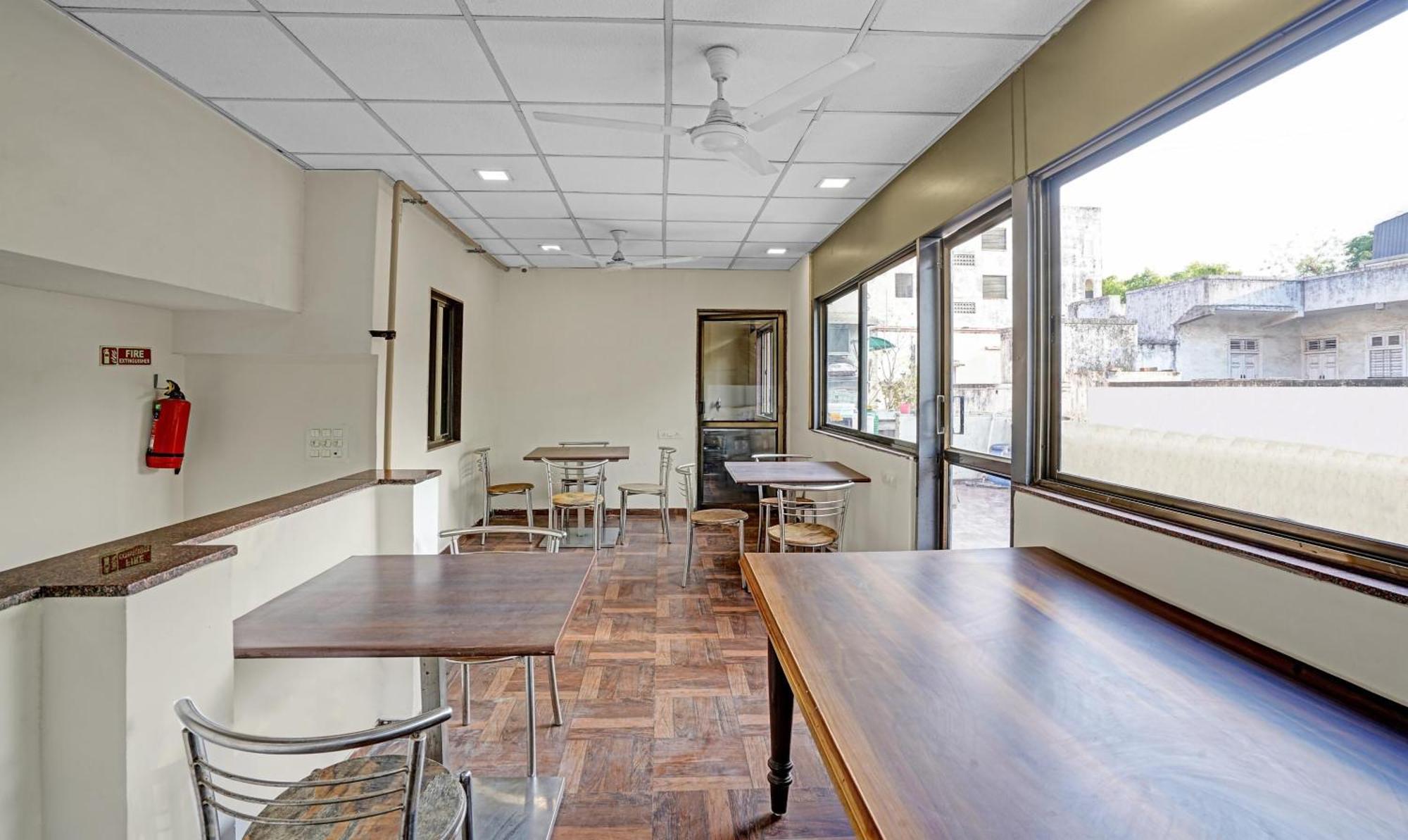 Hotel Aakash Navrangpura Ahmedabad Ngoại thất bức ảnh