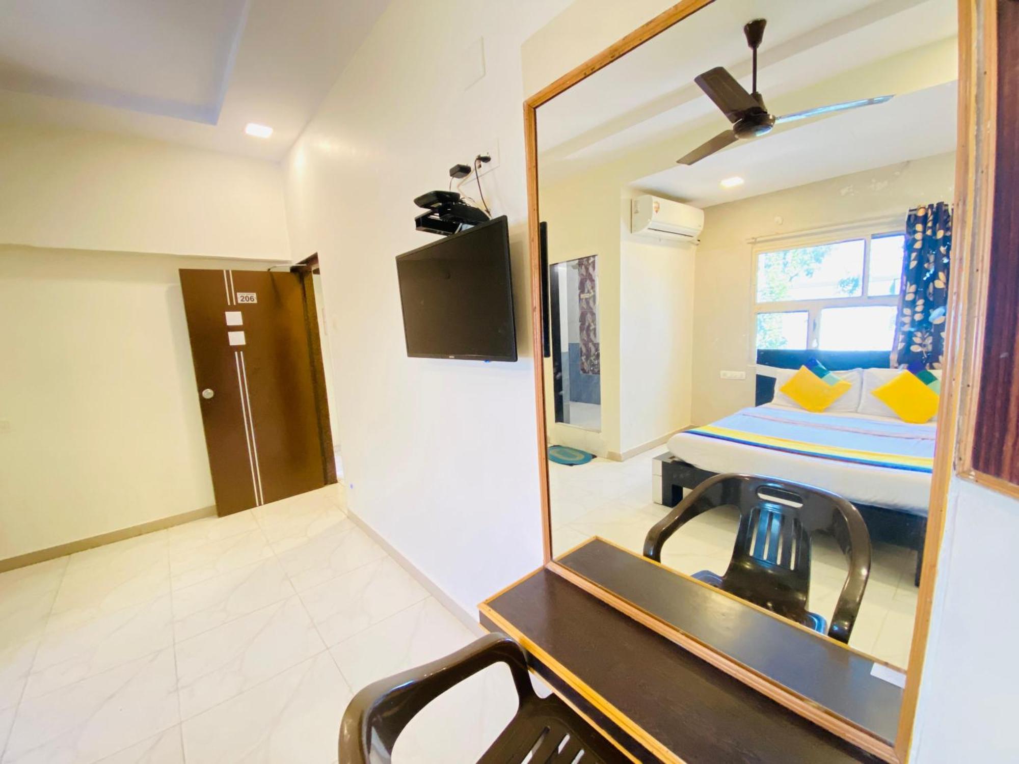 Hotel Aakash Navrangpura Ahmedabad Ngoại thất bức ảnh