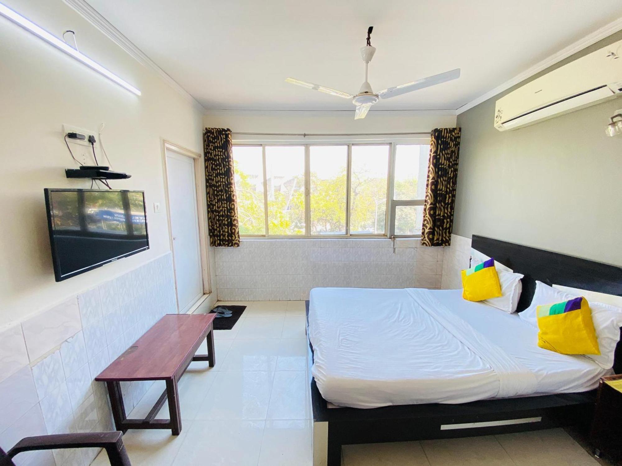 Hotel Aakash Navrangpura Ahmedabad Ngoại thất bức ảnh