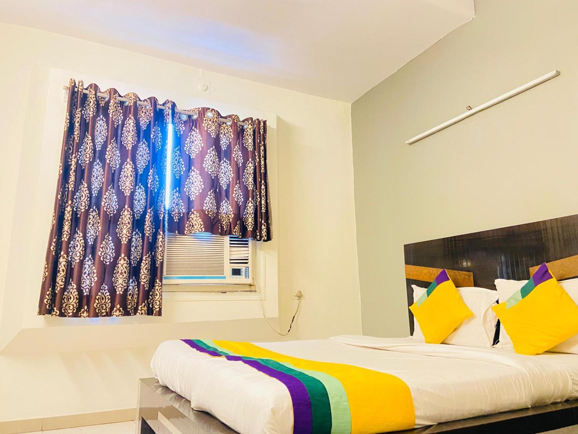 Hotel Aakash Navrangpura Ahmedabad Ngoại thất bức ảnh
