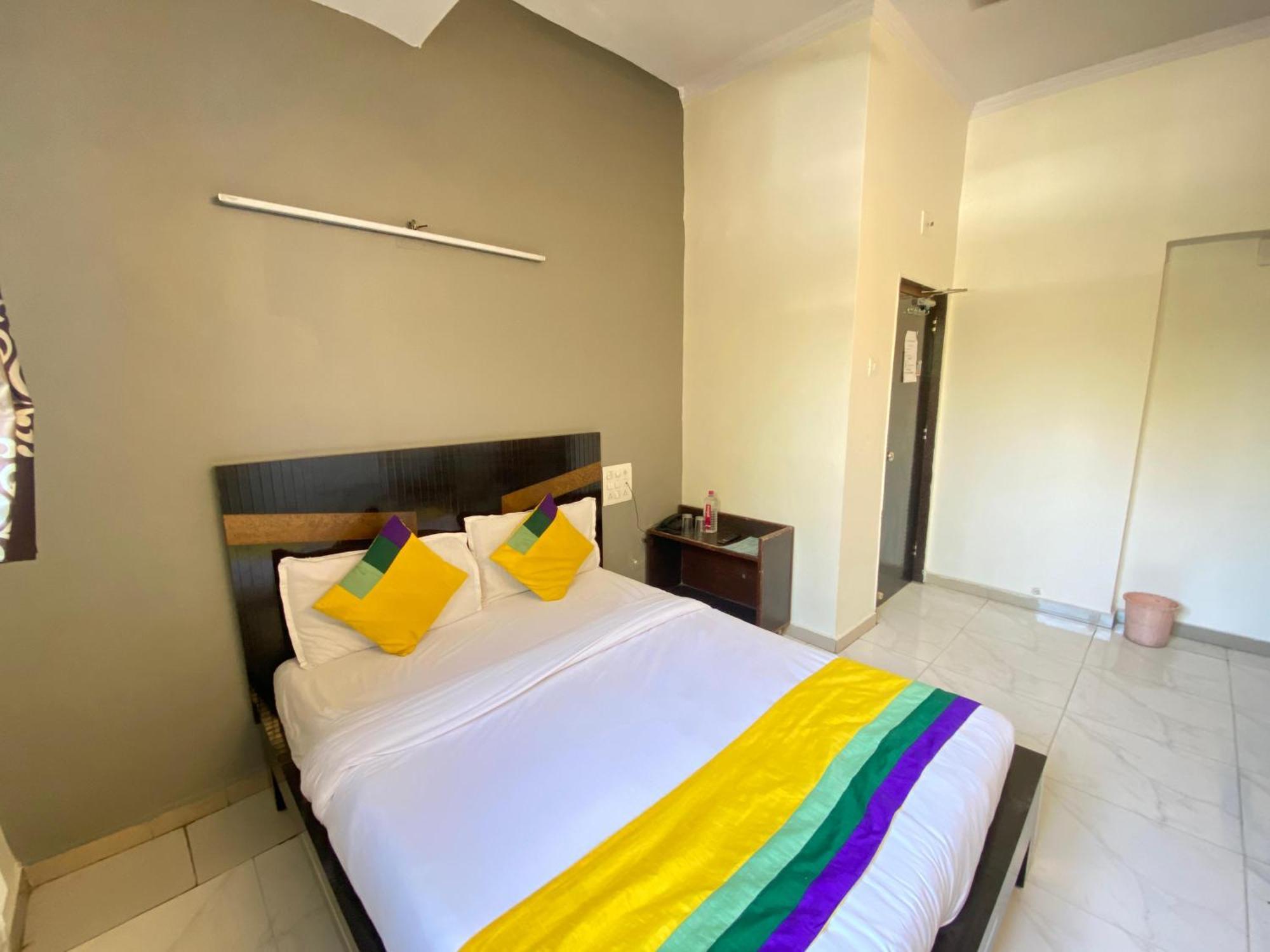 Hotel Aakash Navrangpura Ahmedabad Ngoại thất bức ảnh
