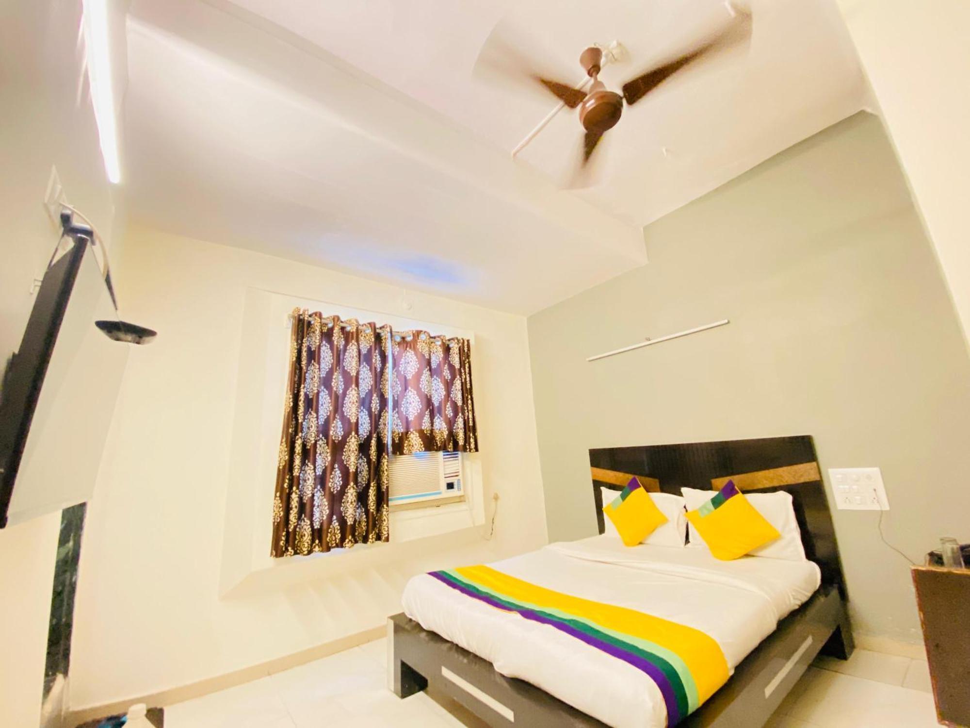 Hotel Aakash Navrangpura Ahmedabad Ngoại thất bức ảnh