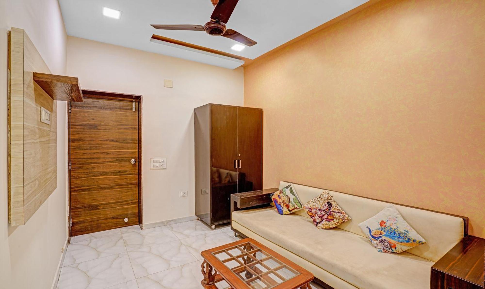 Hotel Aakash Navrangpura Ahmedabad Ngoại thất bức ảnh